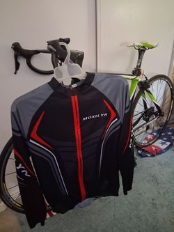 Cycling MOXILYN  LONGSLEEVE  jersey Size large/XL LIKE NEW
