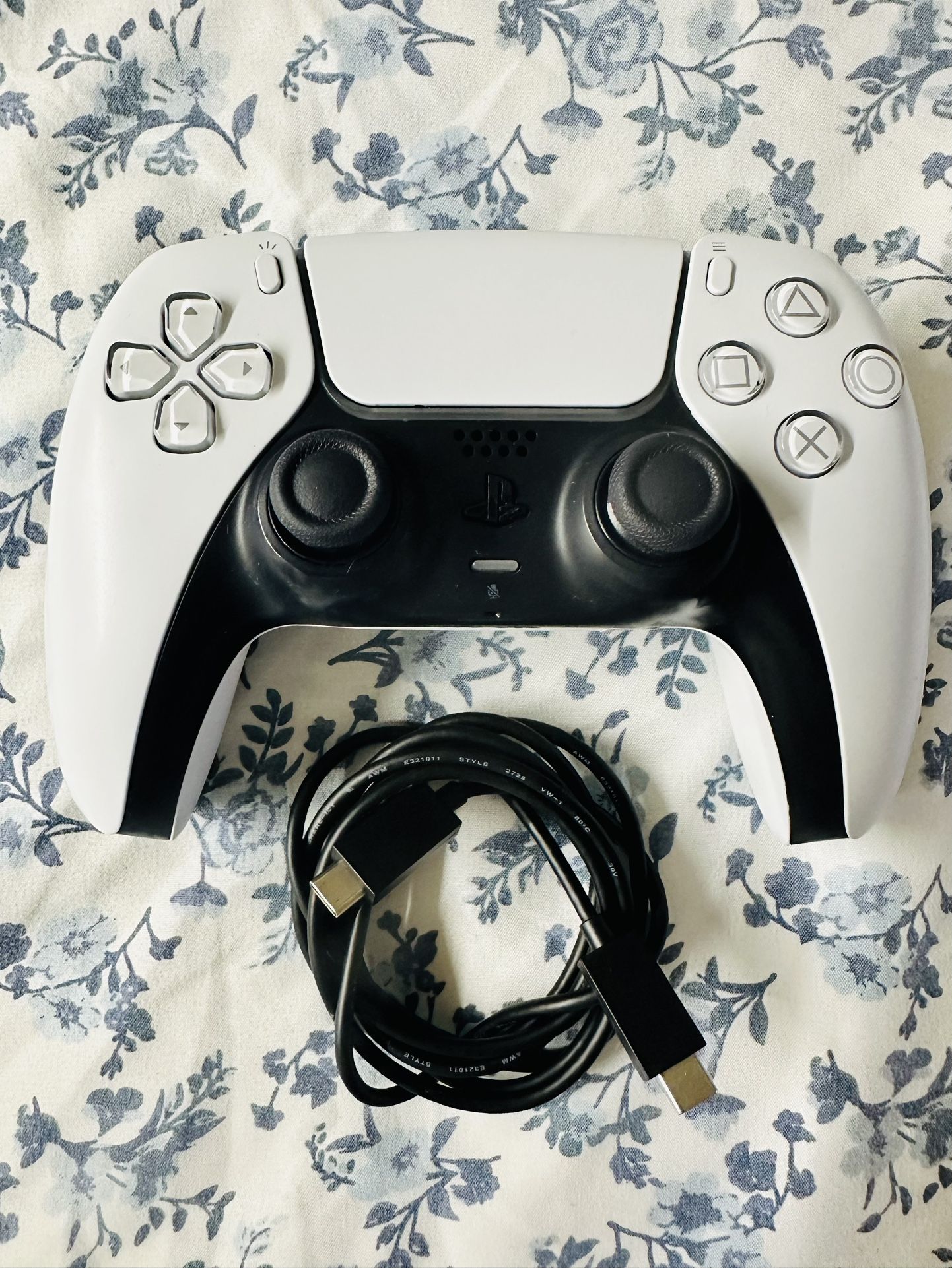 PlayStation DualSense® Wireless Controller - White ( Used )
