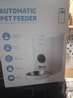 Automatic pet feeder
