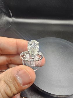 NEW 3.01 CARATS PEAR

BRILLIANT RING 14K WHITE GOLD BAND