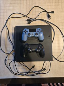 Sony Playstation 4 500gb with 2 controllers