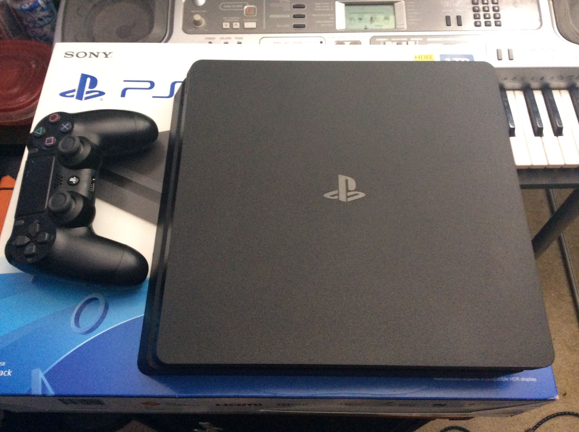 PS4 slim 1tb