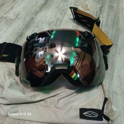 Smith Snow Goggles With Extra Lens