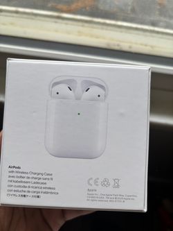 Apple AirPods with Wireless Charging Case