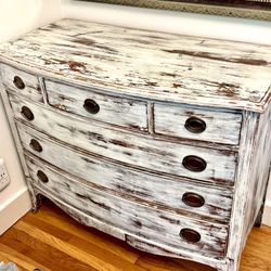 Dresser - Vintage Farmhouse Style Whitewash