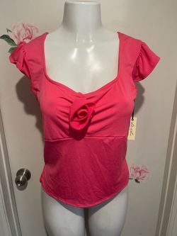 New women’s top size medium