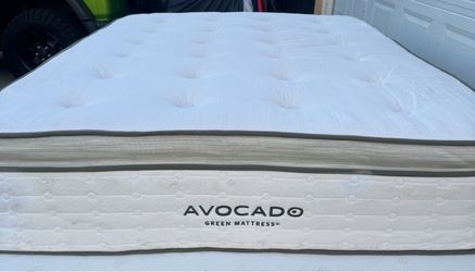 Good conditions Queen Avocado mattress