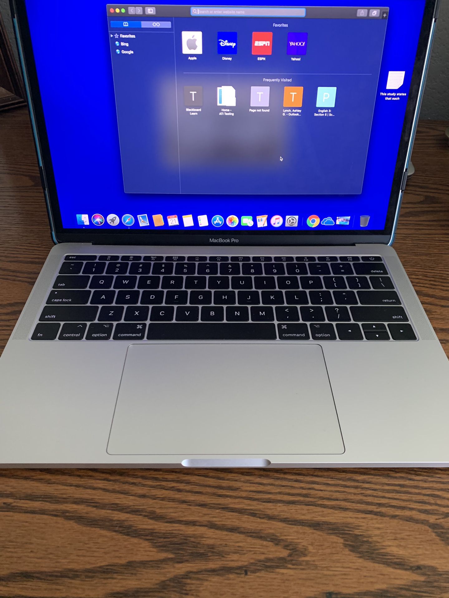 MacBook Pro (13- inch, 2017, two thunderbolt 3 ports)