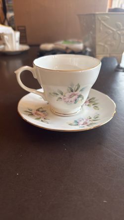 Royal Winchester Bone China Teacup & Saucer Set – England Floral Pattern