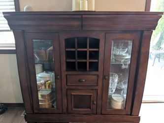 Quality Cherry Hardwood China Cabinet