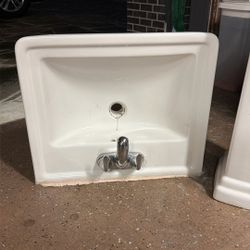Pedestal Sink