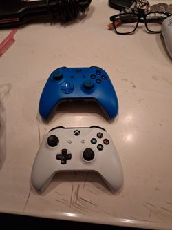 Xbox One Wireless Controllers – Blue and White