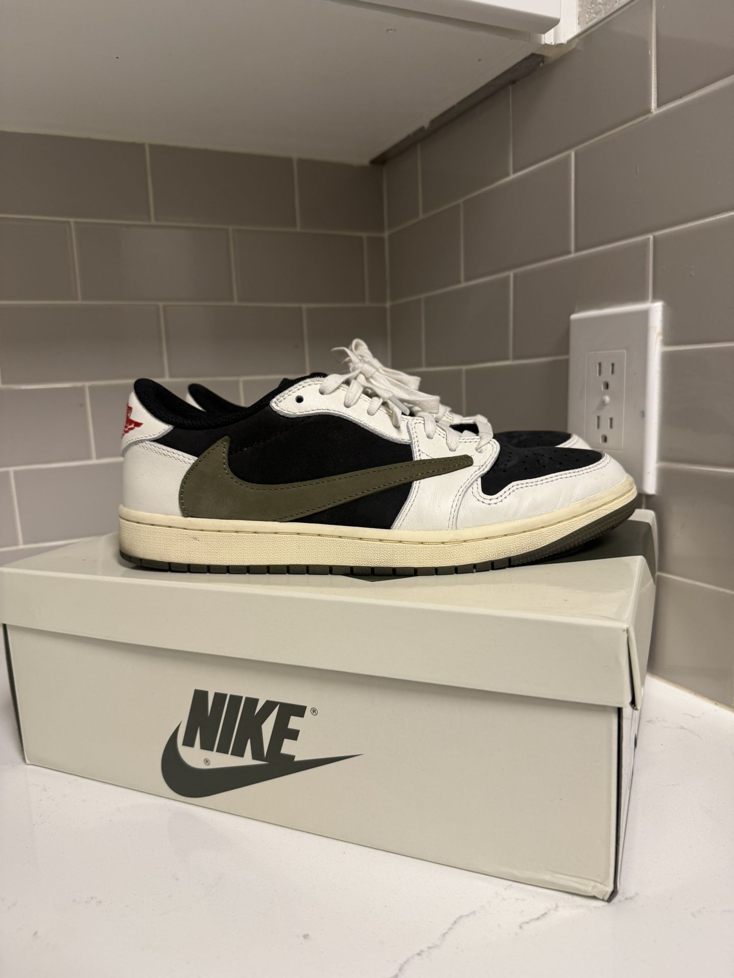 Travis Scott Olives Jordan 1 Low Men’s 10.5