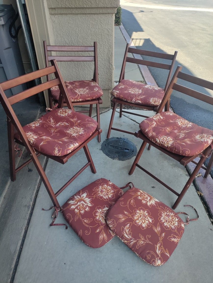 Wooden Folding Chairs With Cushions