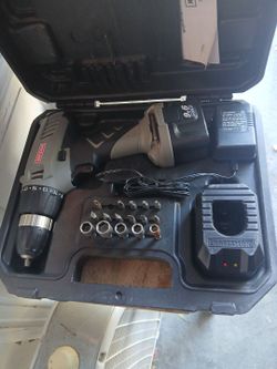 Craftsman 9.6 volt cordless drill with case and bits drivers