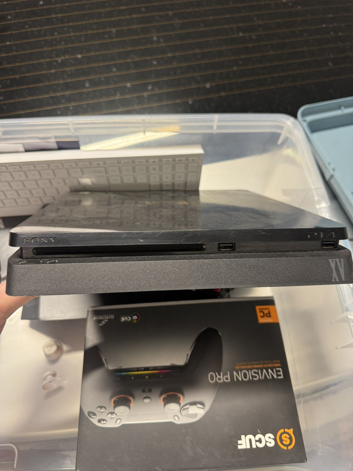 PS4 Slim Final Fantasy Edition