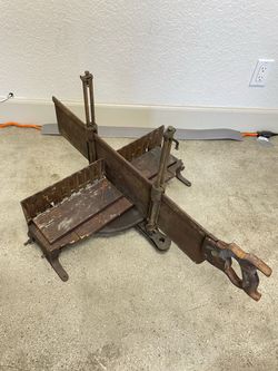Vintage Stanley No. 460 Cast-Iron Mitre Box & 30” Saw
