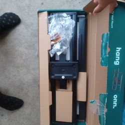 Full Motion TV Wall Mount for 50" to 86" TVs,