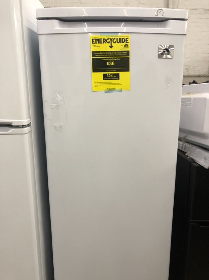 IGLOO 6.5 cu. ft. Upright Freezer in White-Warranty - $180 (1 Market St, Passaic (H.Vazquez Regale)