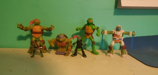 VINTAGE TMNT figurine collection