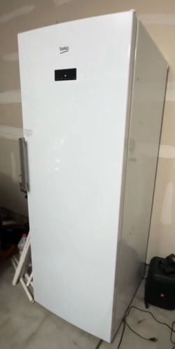 BEKO 14.26 CU FT UPRIGHT FREE