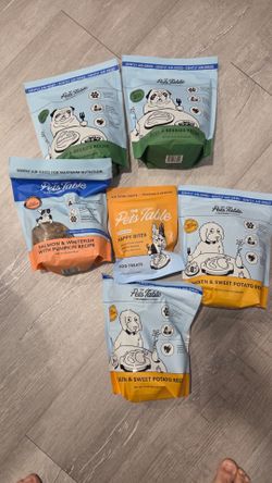Pets table dog food