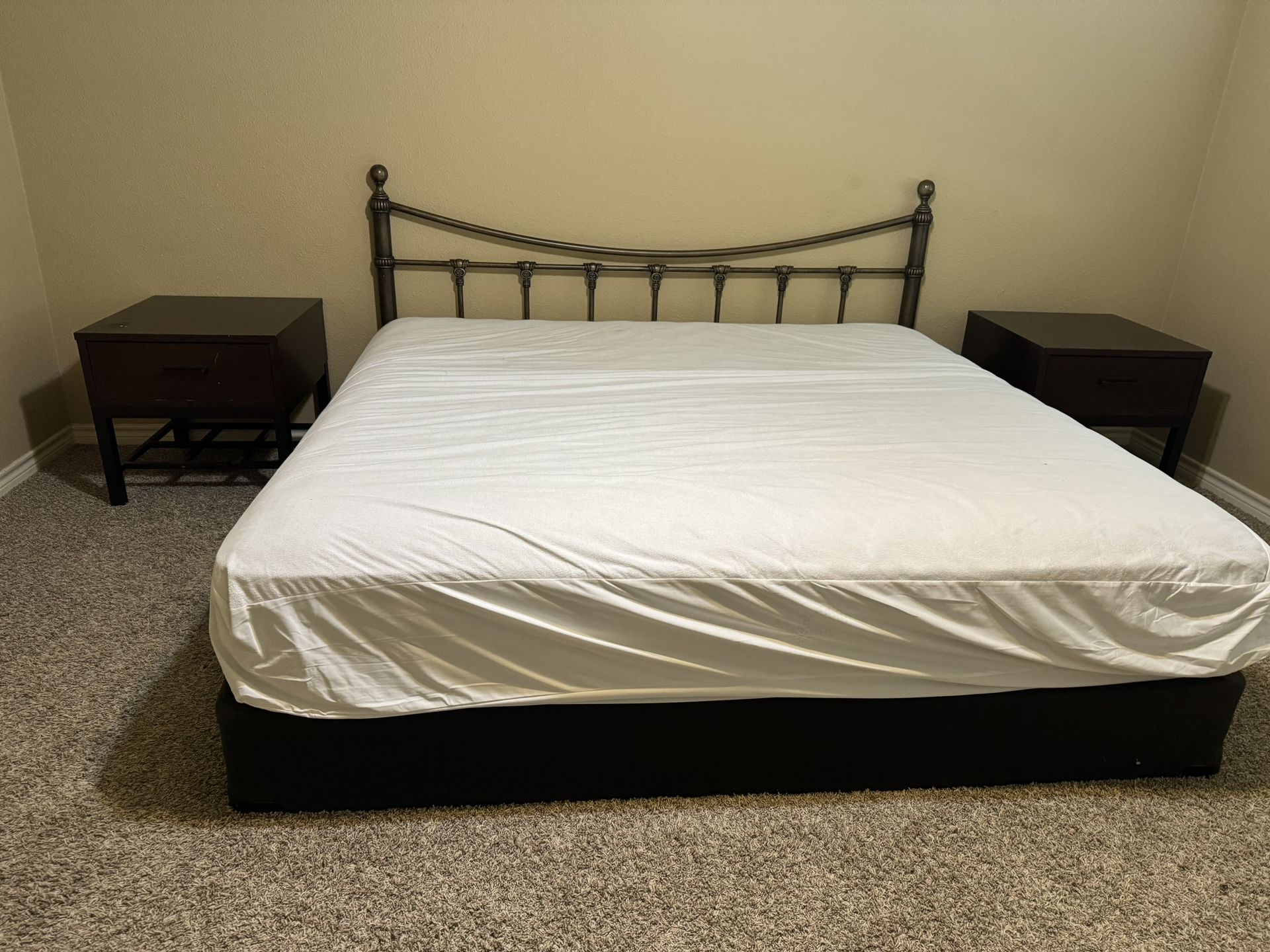 King Size Mattress And Box Springs !Must Go! for Sale in San Antonio