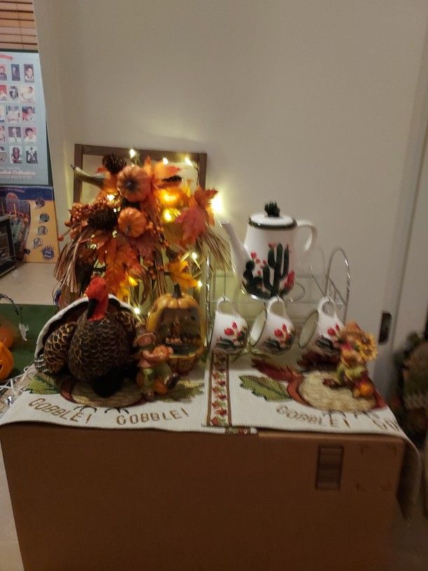 THANKSGIVING ASSORTMENT AND 7 PIECES CACTUS π΅ π΅ SERVICE