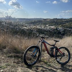 Giant Glory Downhill Mountain Bike