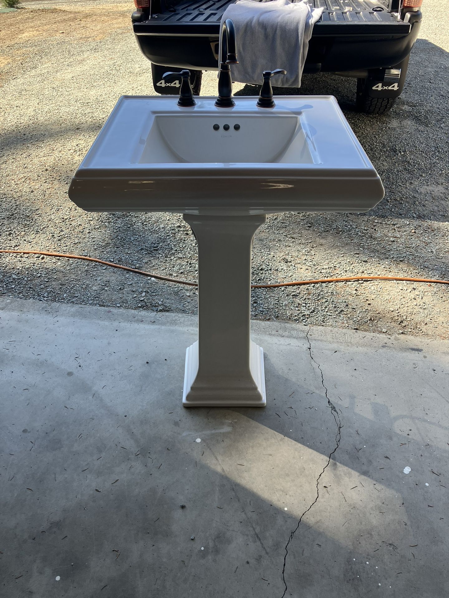 24” Kohler Fire clay Pedestal Bathroom Sink