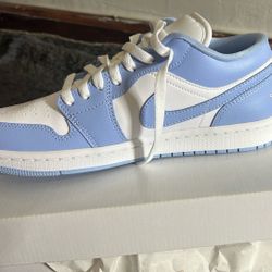 Air Jorden 1 Low UNC Women’s Size  ( Brand New )