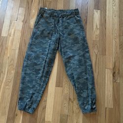 Levi's Women's Camouflage Print Drawstring-Waist Jogging Pants 
