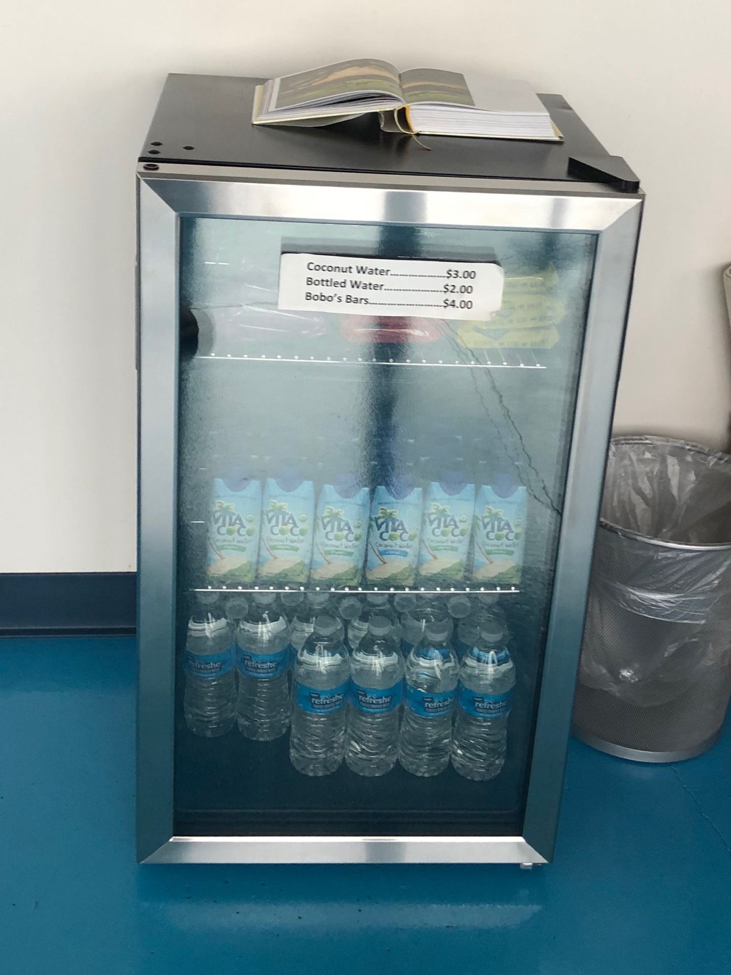 Beverage cooler refrigerator 4.5 cu with glass door