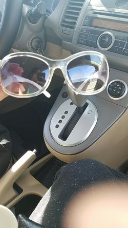 Guess sunglass