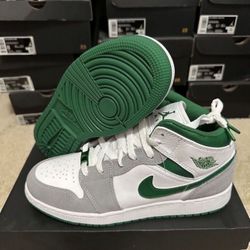 Nike Air Jordan 1 Mid GS DC7248-103  Size 7Y Brand New 