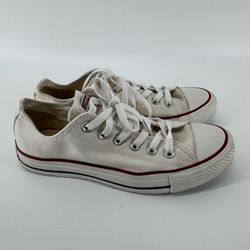 Chuck Taylor’s Men’s 7 Women’s 9
