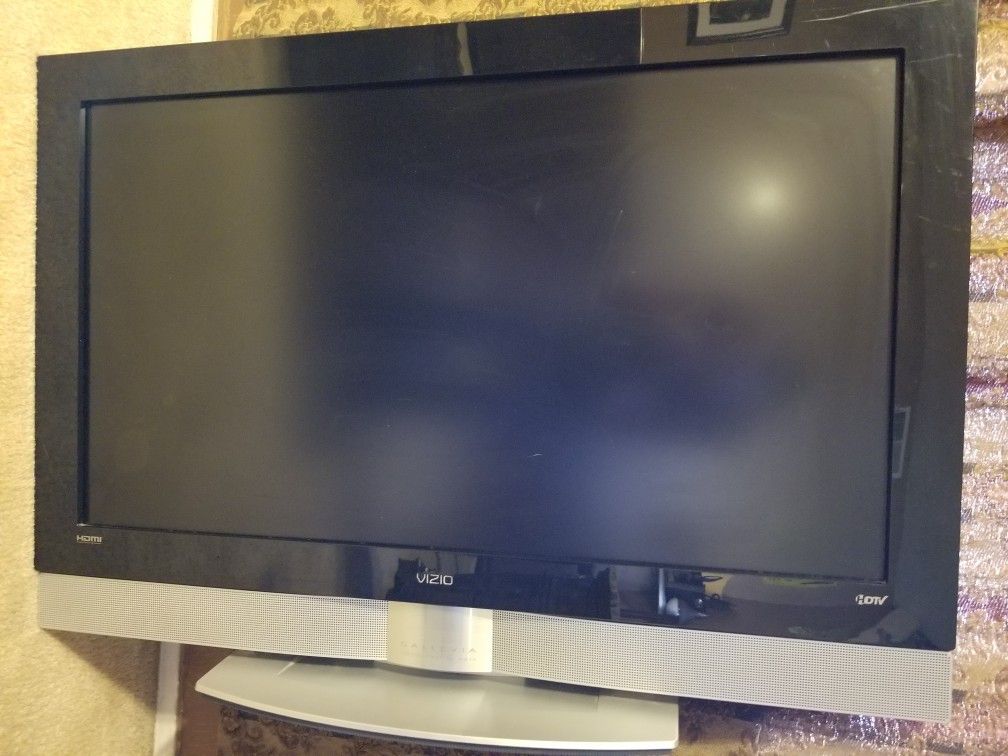 52" vizio gallevia liquid crystal hdtv gv52lf 1080 HDTV
