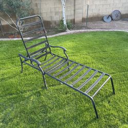 Outdoor Furniture. Patio. Chaise. Lounge. Good Condition.