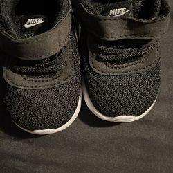 Baby Nike 2c New Never Worn In Box