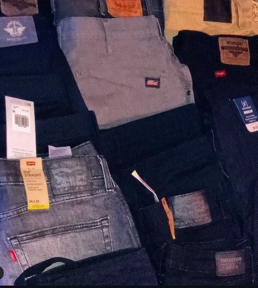 🔥 20-Piece Men’s Pants Lot – Denim, Workwear & Shorts
Mostly Levi’s, Wrangler, and Dickies. Some brand new with tags, all clean and wearable