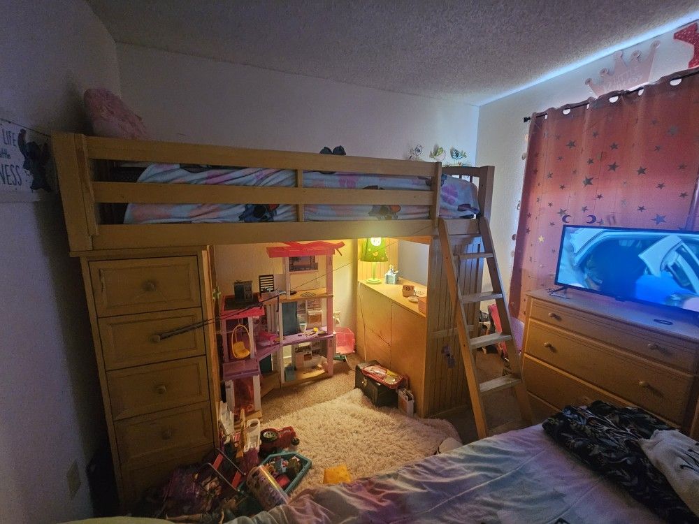 Solid Wood Bunk Bed & Detachable Twin  &  dresser