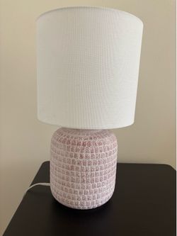 Light pink/white scalloped lamp