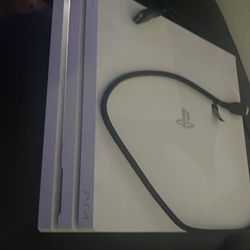 PS4 pro white