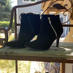 Black High Heeled Booties Women’s Size 7.5