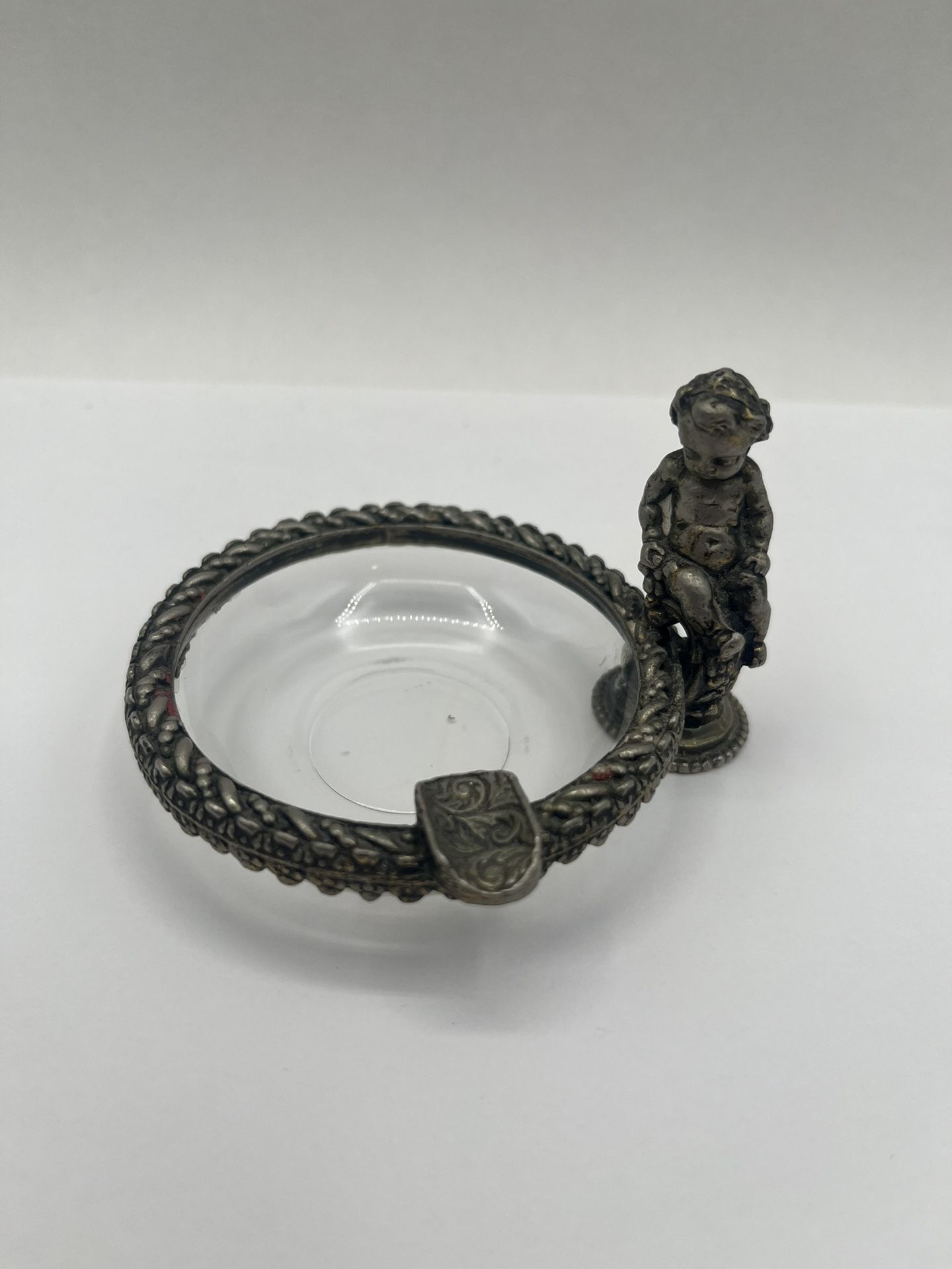 VINTAGE METAL AND GLASS SHERUB ASHTRAY. Diameter: 2.75”