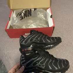 Black Nikes With Crystals