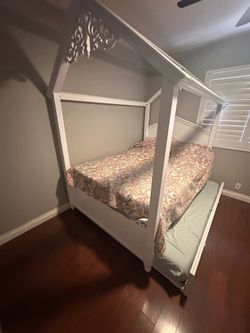 Trundle Bed - Full size top, twin trundle
