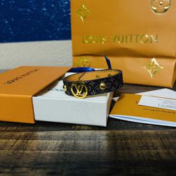 Men’s Adjustable Louis Vuitton “LV” Brown Leather Circle Bracelet *NEW WITH BOX*