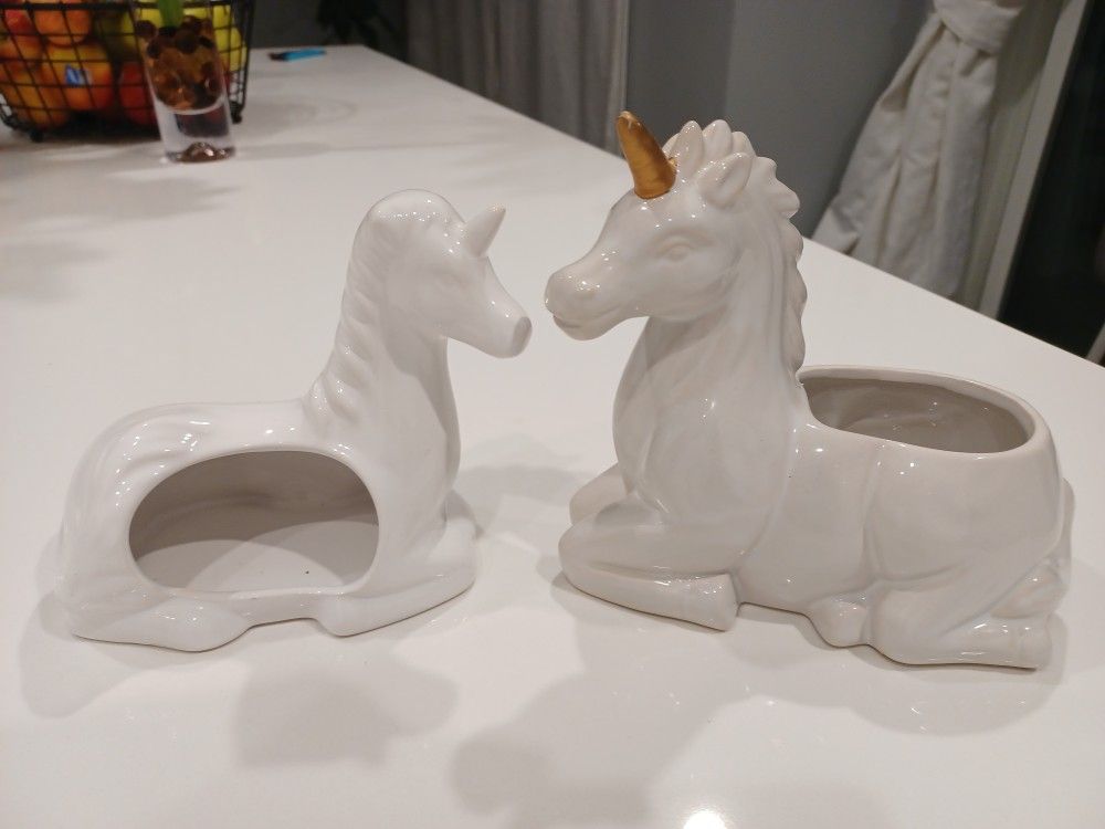 Unicorn 🦄 Pot And Holder.  Set Of 2  $20