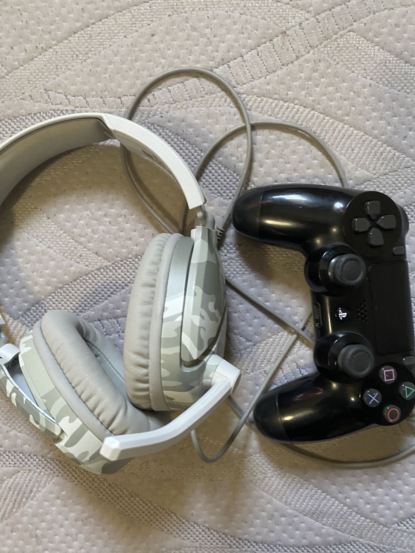 PS4 Controller And Turtle Beat Headset